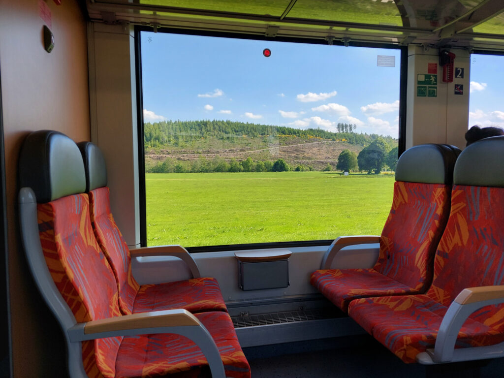 Blick aus dem Zug auf der Fahrt von Bad Berleburg nach Altenhundem