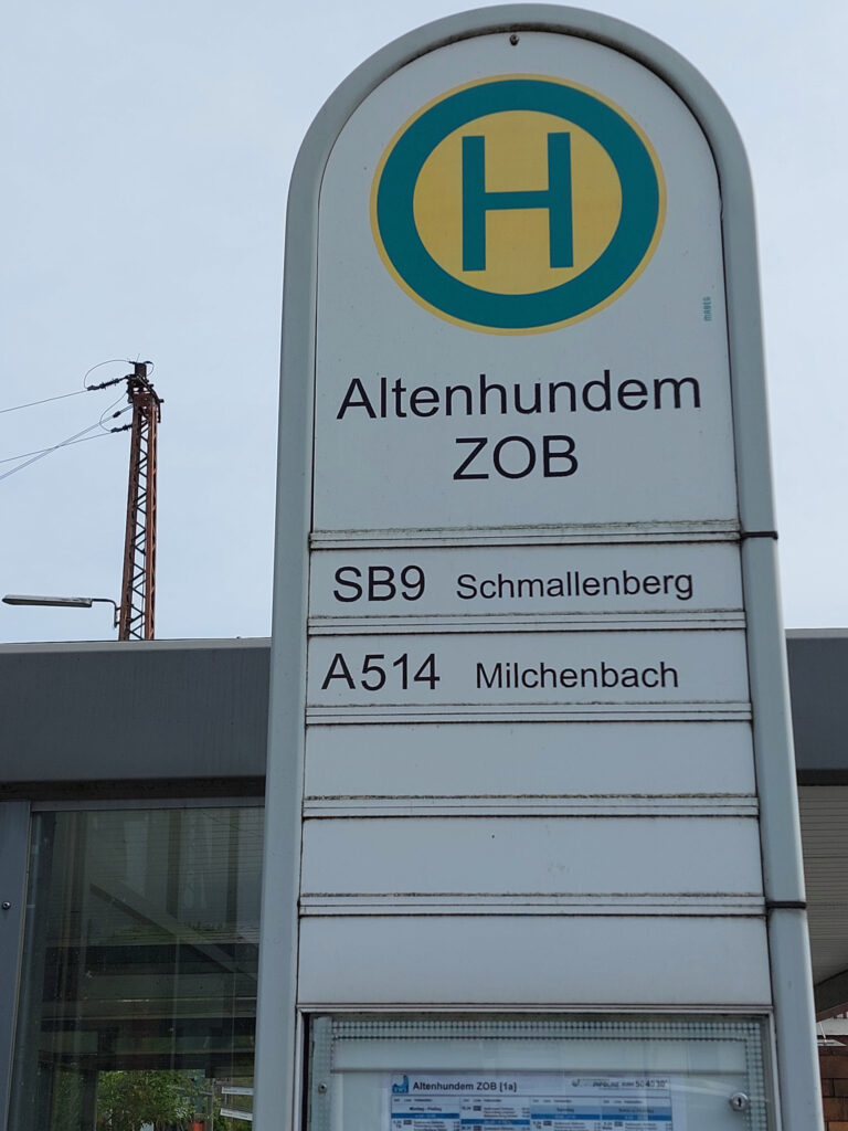 Bushaltestelle in Lennestadt-Altenhundem für die Linie SB9 nach Schmallenberg