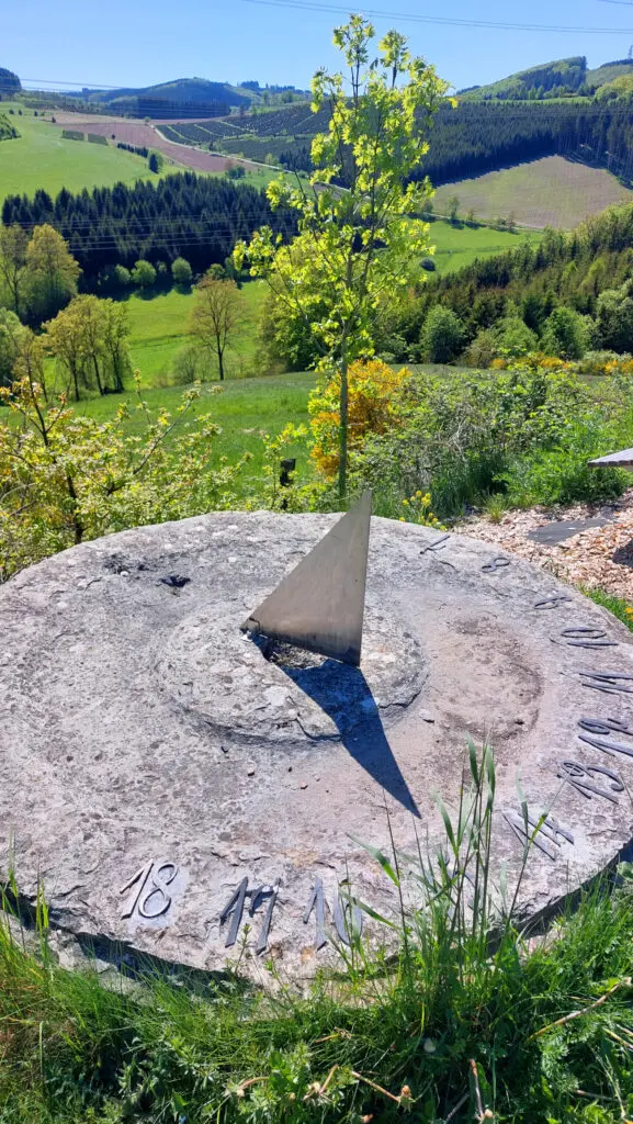 Sonnenuhr in Kückelheim. Horizontalsonnenuhr
