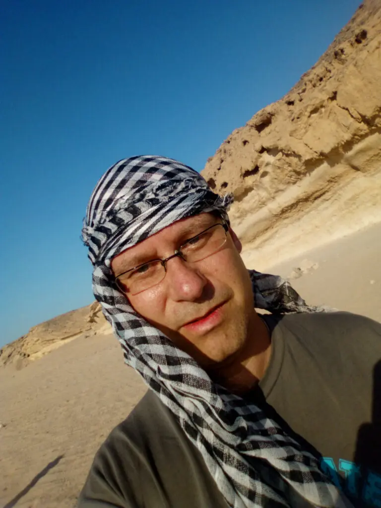 Thomas mit Shemagh als Schutz vor der Sonne