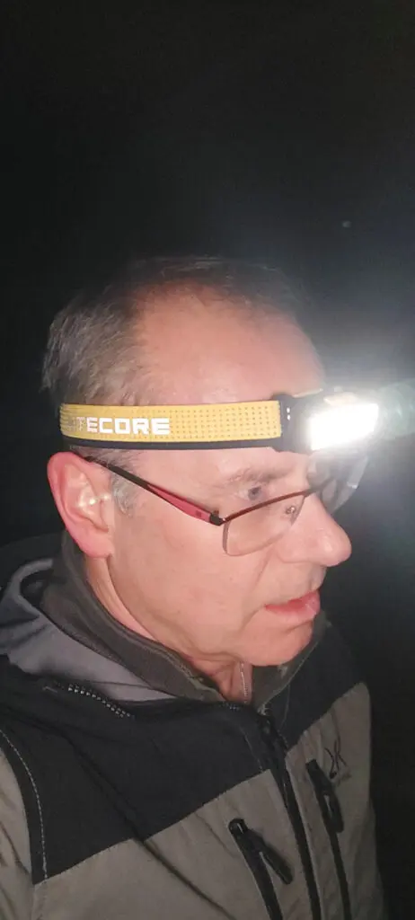 Ich trage die NU27 als Stirnlampe